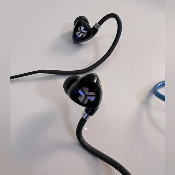JLab Audio JBuds Pro Wireless Signature Earbuds Black - Picture 3 of 8